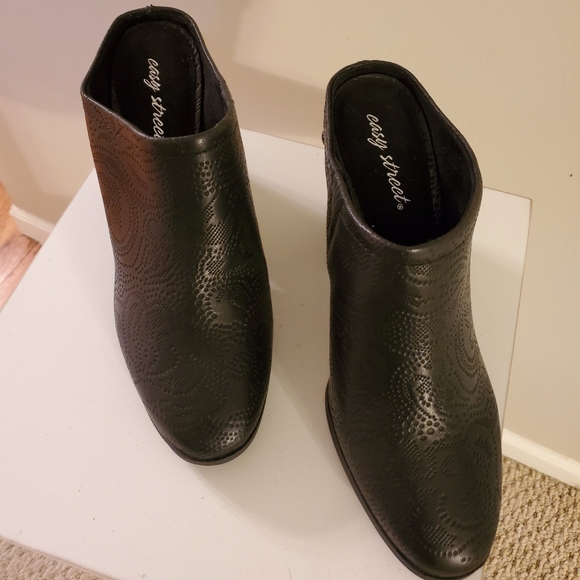 Easy Street Shiloh Mule - Picture 2 of 6